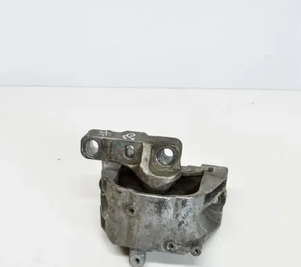 Volkswagen Touran I Engine mount bracket 1K0199262AF