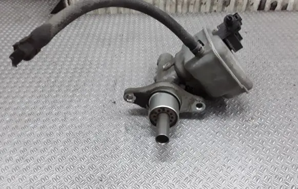 Volkswagen Touran I Master brake cylinder 1K1611301A