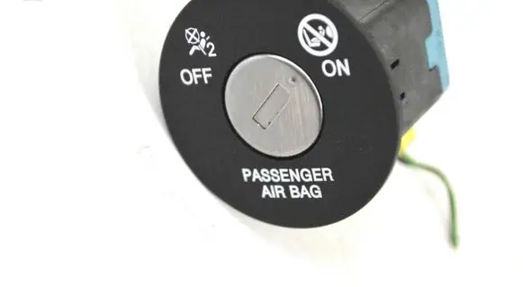 Passenger airbag on/off switch