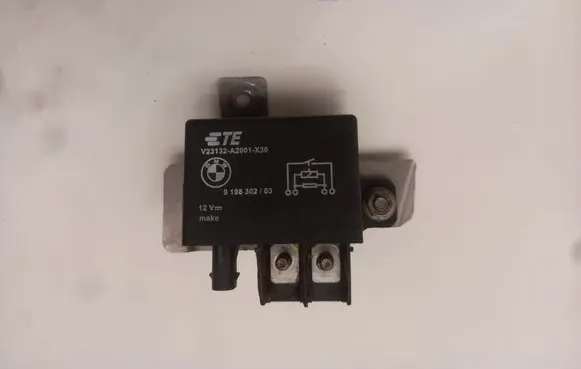 BMW M3 F80 Coolant fan relay 9198302 61369198302