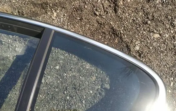 BMW 5 GT F07 Rear vent window glass AS2