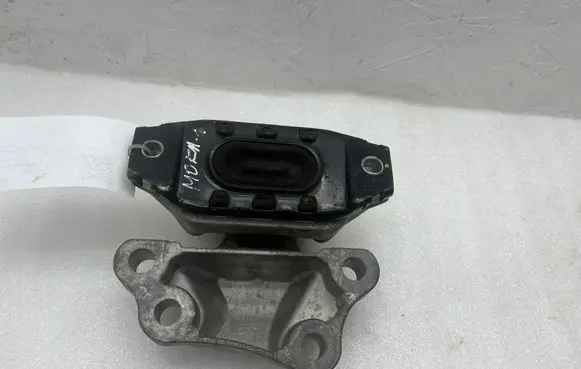 Opel Mokka Engine mount bracket