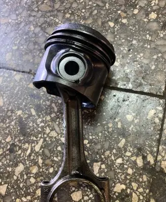 Volvo V70 Piston with connecting rod 81L79