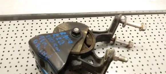 Toyota RAV 4 (XA30) Engine mount bracket