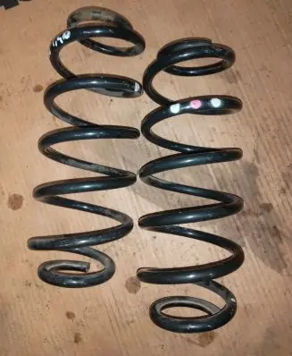 Toyota Auris E180 Rear coil spring