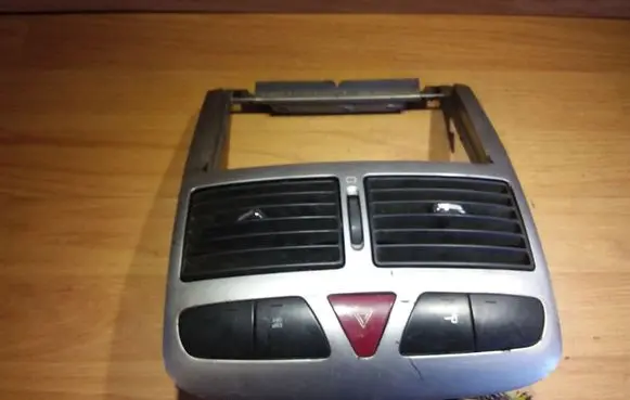 Peugeot 307 Radio/GPS head unit trim 9634505077