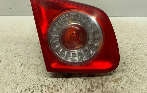 Volkswagen Jetta V Tailgate rear/tail lights 1K5945093