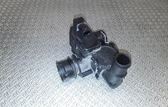 Mercedes-Benz E W211 Coolant heater control valve A2118320584