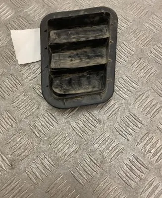 Hyundai Kona I Quarter panel pressure vent 975102F200