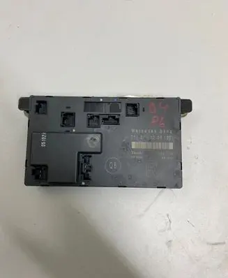 Mercedes-Benz E W211 Door control unit/module 2118701226 00401702