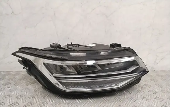 Volkswagen Tiguan Headlight/headlamp 5NB941036C