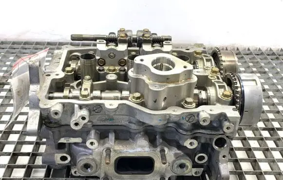 Hyundai i30 Engine head 2211107500G3LE