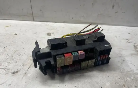 Nissan X-Trail T30 Fuse module 71545078