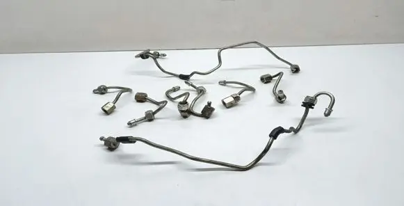 Fuel injector supply line/pipe