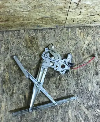 Mitsubishi Pajero Sport I Front door window regulator with motor