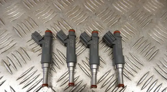 Toyota C-HR I Fuel injectors set 232500T110