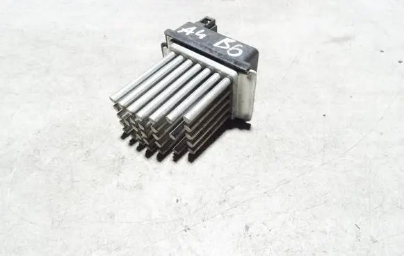Audi A4 S4 B6 8E 8H Coolant fan relay 4B0820521
