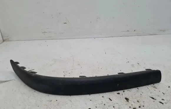 Front bumper splitter molding