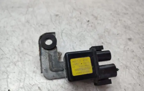 Nissan Pathfinder R51 Glow plug pre-heat relay 25237EB300