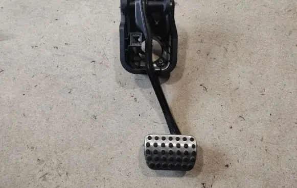 Mercedes-Benz E W213 Brake pedal A2222940001