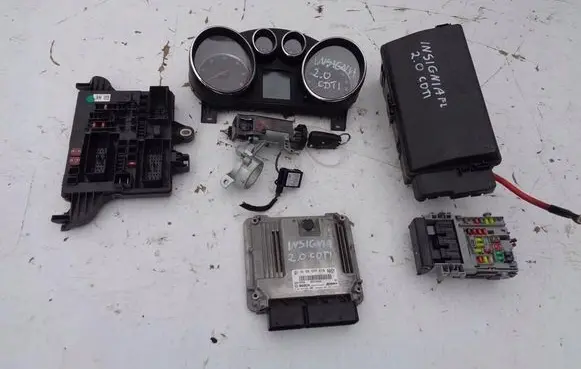 Opel Insignia A Engine control unit/module ECU 55577619