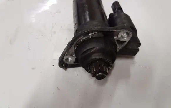 Volkswagen Golf V Starter motor 1005831311