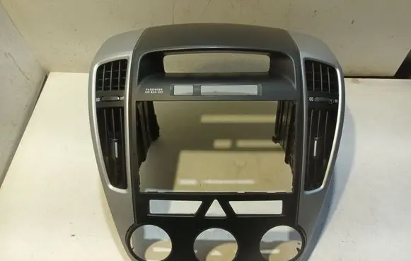 Radio/GPS head unit trim