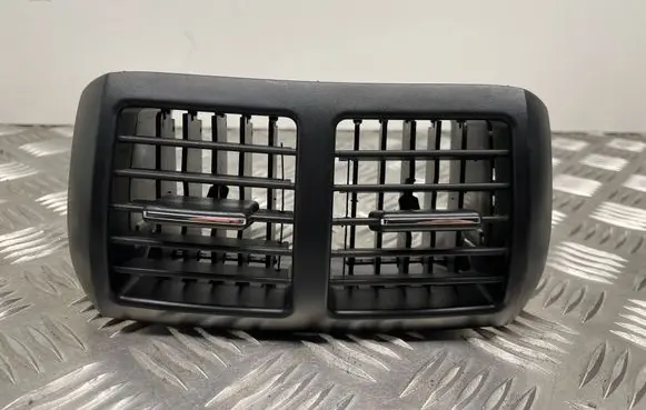 Rear air vent grill