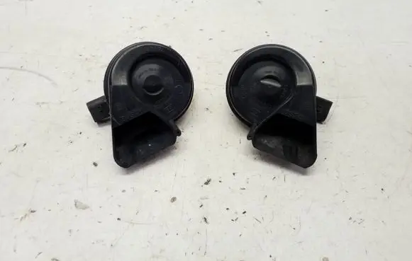 Audi Q7 4L Horn signal 4L0951221A 4L0951223A