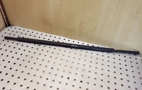 Toyota Auris E180 Rear door glass trim molding