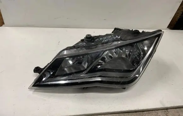 Seat Leon (5F) Headlight/headlamp 5F1941005B 5F1941005 5F1941005A