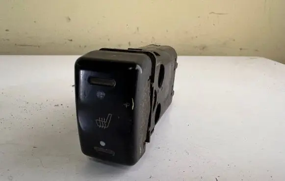 Opel Frontera B Seat heating switch M17321