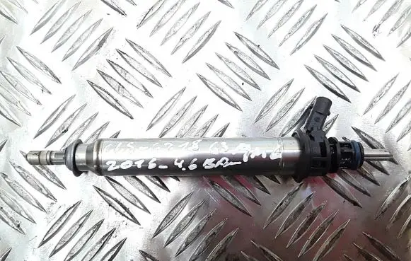 Mercedes-Benz CLS C218 X218 Fuel injector a2780700687