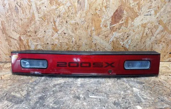 Nissan 200 SX Trunk door license plate light bar 132-63288