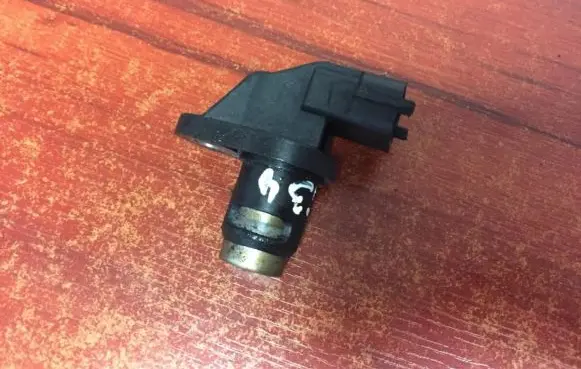 Mercedes-Benz C W203 Camshaft position sensor 0232103037 a0041536928