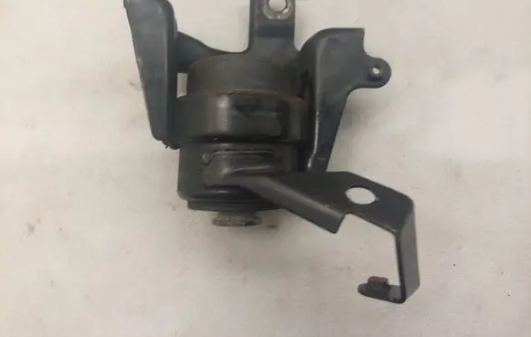 Toyota Avensis T250 Engine mount bracket 123050R010