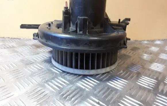 Volkswagen Polo Heater fan/blower 6Q1820015C