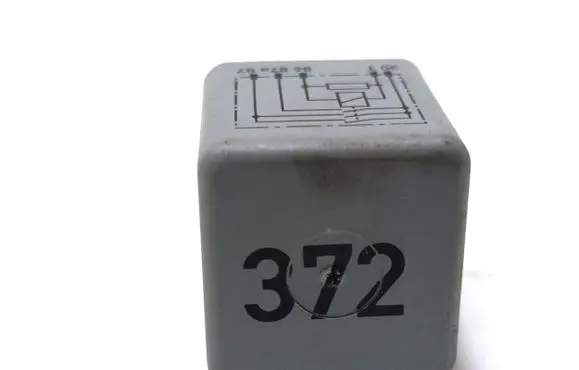 Volkswagen PASSAT B5.5 Other relay 4D0951253