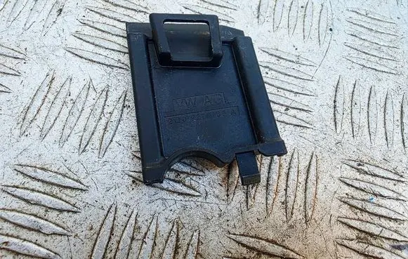 Audi A1 Fuse box cover 2Q0927165A