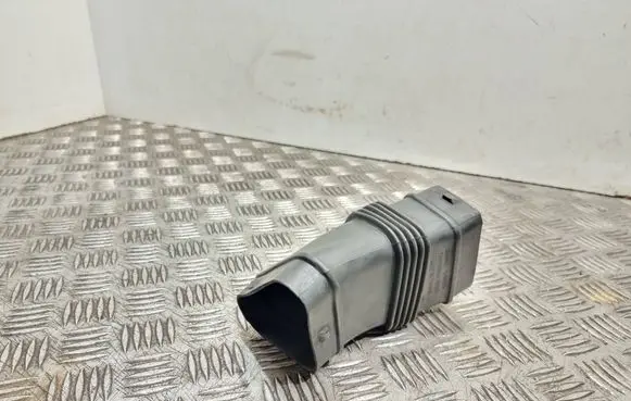 Volvo V70 Air intake duct part 30792195