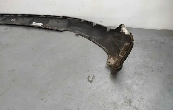 Front bumper lip