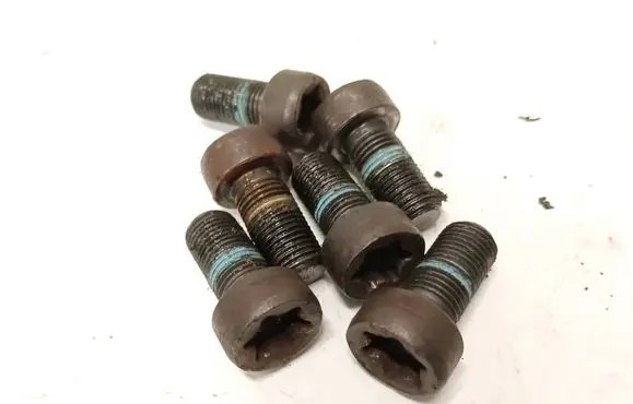 Opel Astra J Nuts/bolts 