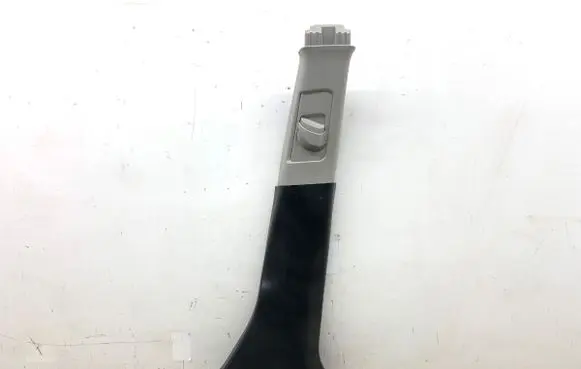 Lexus CT 200H Other sill/pillar trim element 7302353020