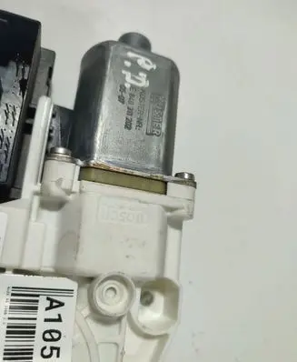 Audi A3 S3 8P Front door window regulator motor E840311202