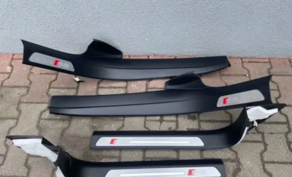 Audi A8 S8 D4 4H Side skirt front trim 