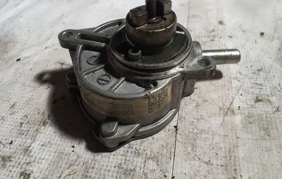 Mercedes-Benz E W211 Vacuum pump A6462300465