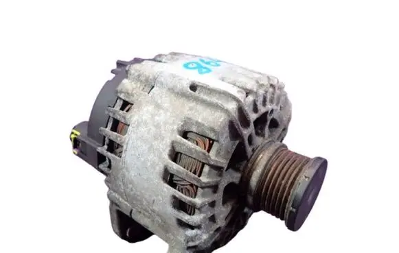 Volkswagen Golf VII Generator/alternator 