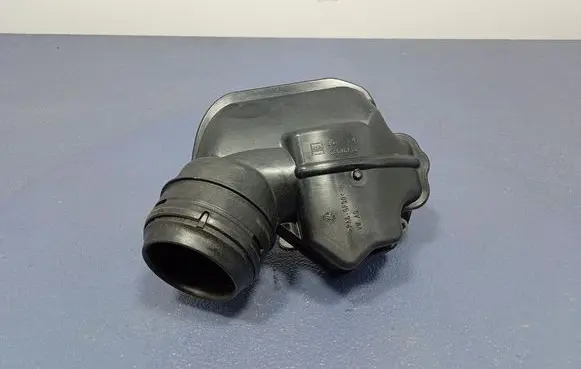 Skoda Octavia 985 Air intake hose/pipe 05E129654B