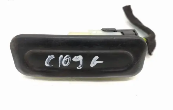 Tailgate opening switch