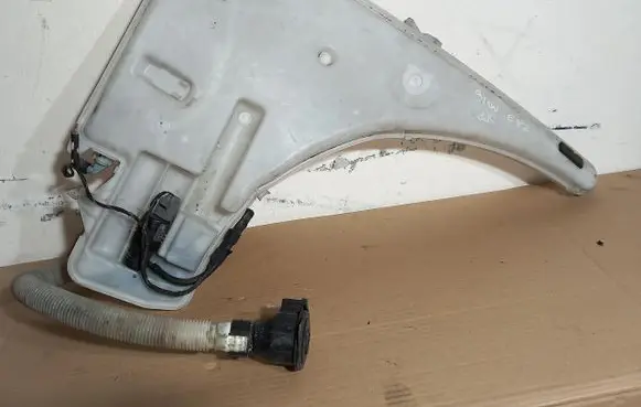 BMW 1 E82 E88 Windshield washer fluid reservoir/tank 45R015055